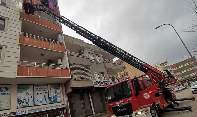 Urfa’da engelli çocuk evde mahsur kaldı! İtfaiye ekipleri yardıma koştu!