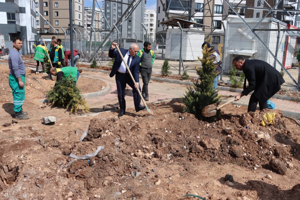 KARAKÖPRÜ’DE PARKLAR YAZ SEZONUNA HAZIRLANIYOR