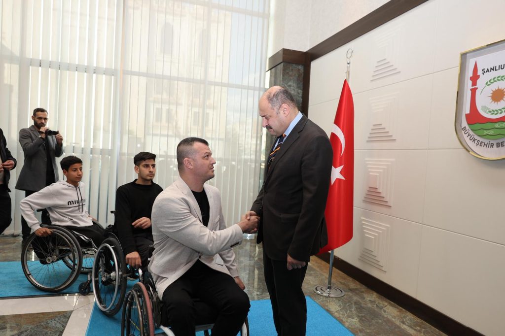 BAŞKAN GÜLPINAR, BELEDİYE PERSONELİYLE BAYRAMLAŞTI