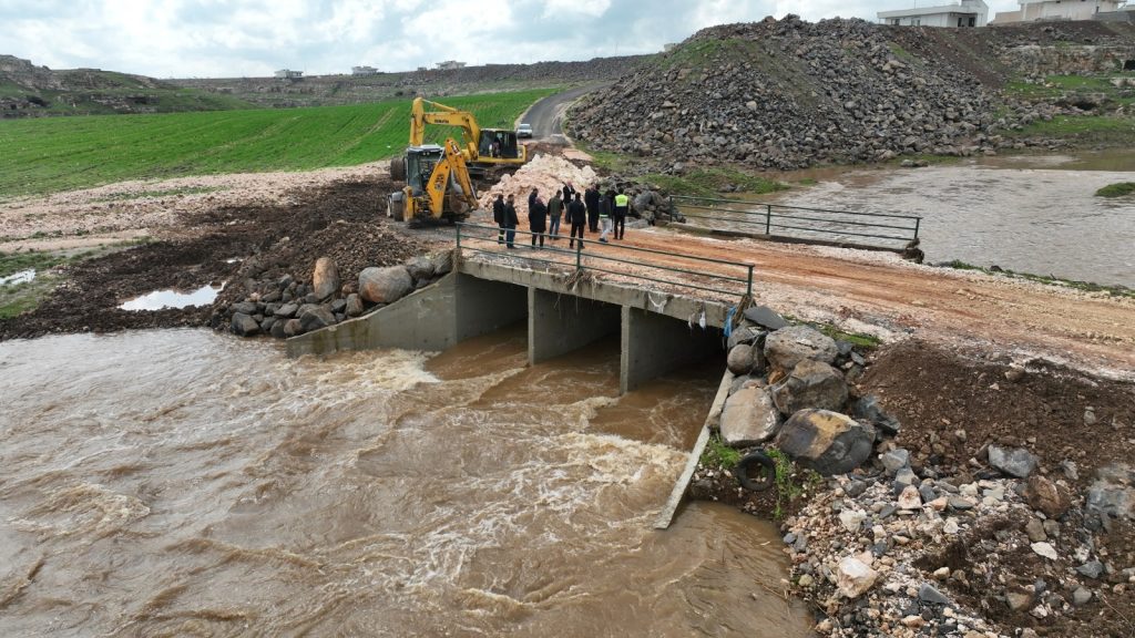BÜYÜKŞEHİR, VİRANŞEHİR’DE SELİN YARALARINI SARIYOR