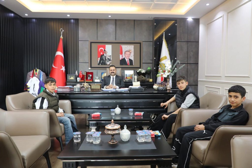 Eş Başkan Serhat Dicle İnan, Çocukları Makamında Ağırladı