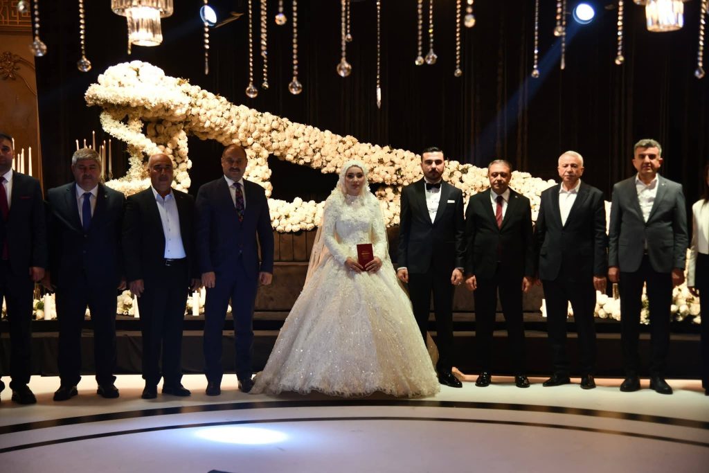 Acemoğlu ve Yıldırım Ailelerinin Görkemli Düğünü