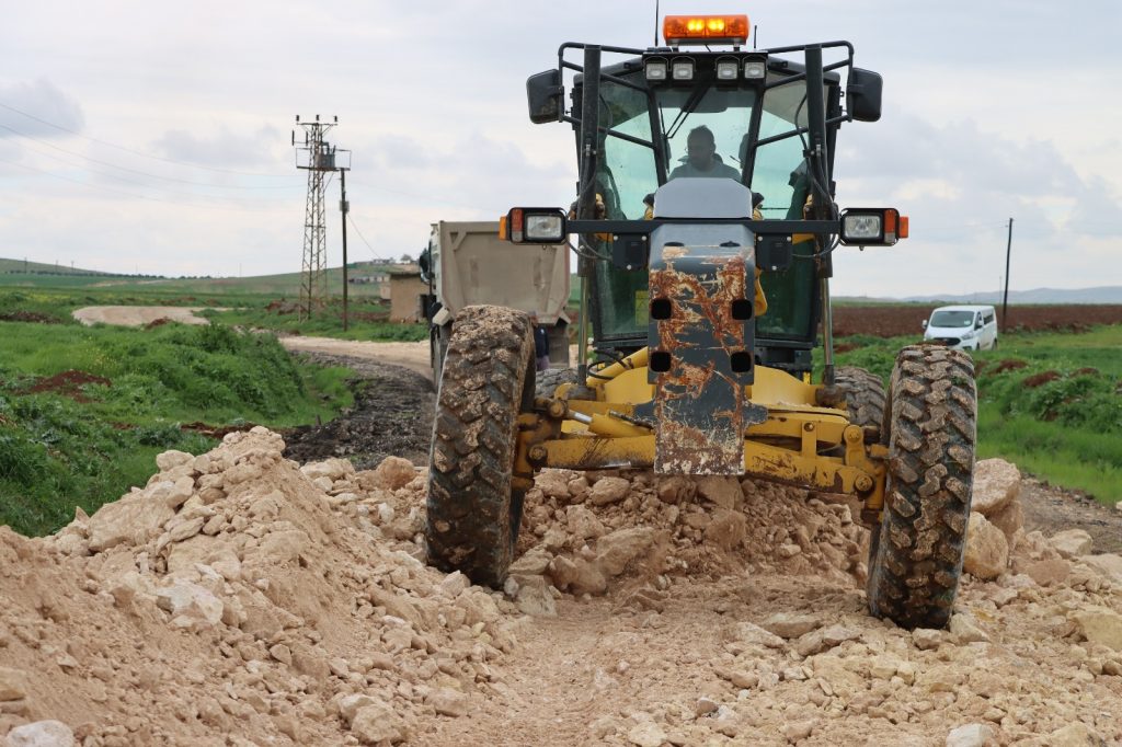 EYYÜBİYE KIRSALINDA YOLLAR DAHA GÜVENLİ OLUYOR