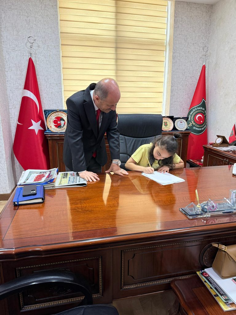 Başkan Yavuz Koltuğu Şehit Kızı Buğlem Bozkurt’a Devretti.