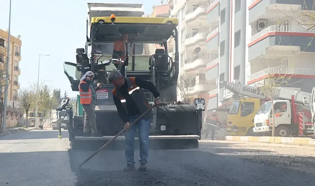 Büyükşehir Belediyesinden Karaköprü’de asfalt çalışması