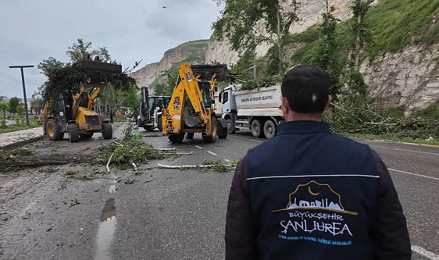 Büyükşehir, felaket yaşanan Birecik’te çalışmalarını sürdürüyor!