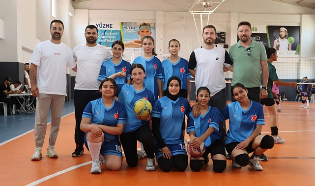 Karaköprü’de Voleybol Turnuvasında Heyecan Sürüyor
