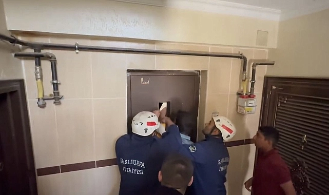 Şanlıurfa’da bir gencin eli asansöre sıkıştı!
