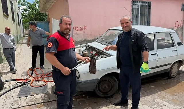 Şanlıurfa’da otomobile giren yılan korkuttu!
