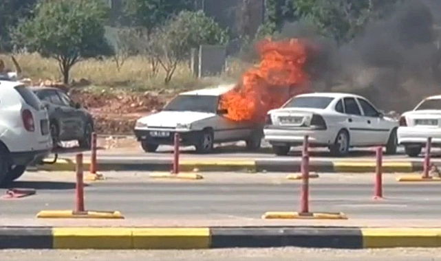 Şanlıurfa Eğitim ve Araştırma Hastanesi önünde park halindeki araç yandı!