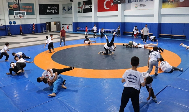 Ata Sporu Güreşe Yoğun İlgi