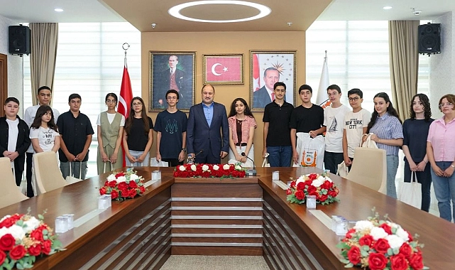 Başkan Gülpınar, LGS Şampiyonlarını Makamında Ağırladı