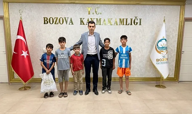 Bozova Kaymakamı Reşit Özer Özdemir Minik Misafirlerini Ağırladı