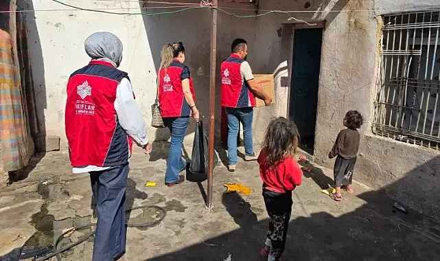 Şanlıurfa’da çöpte bulduğu kitaplarla ders çalışan Ayşe’ye destek! Polis olmayı hayal ediyor!