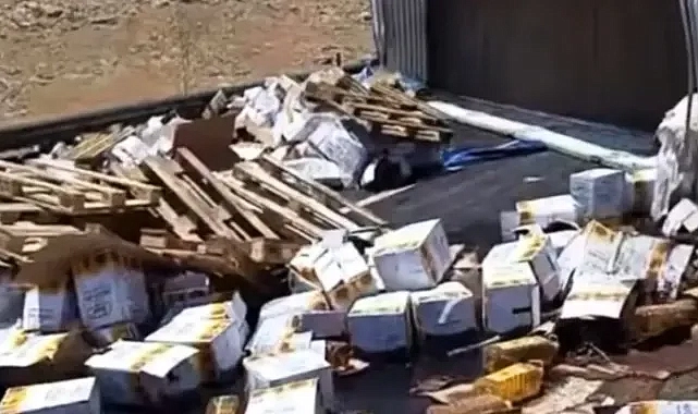 Şanlıurfa’da yağ yüklü tır devrildi!