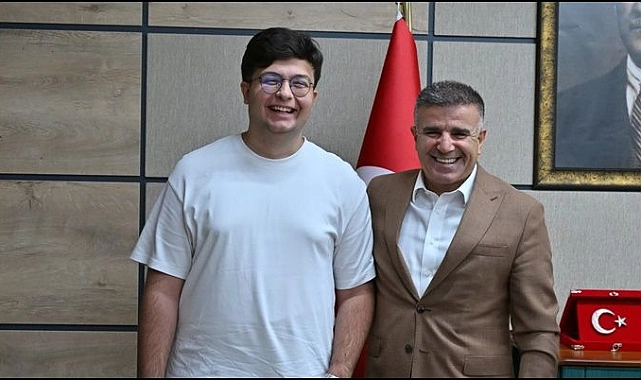 Türkiye Birincisi Miraç Koşar’dan İl Millî Eğitim Müdürü Sultanoğlu’na Ziyaret