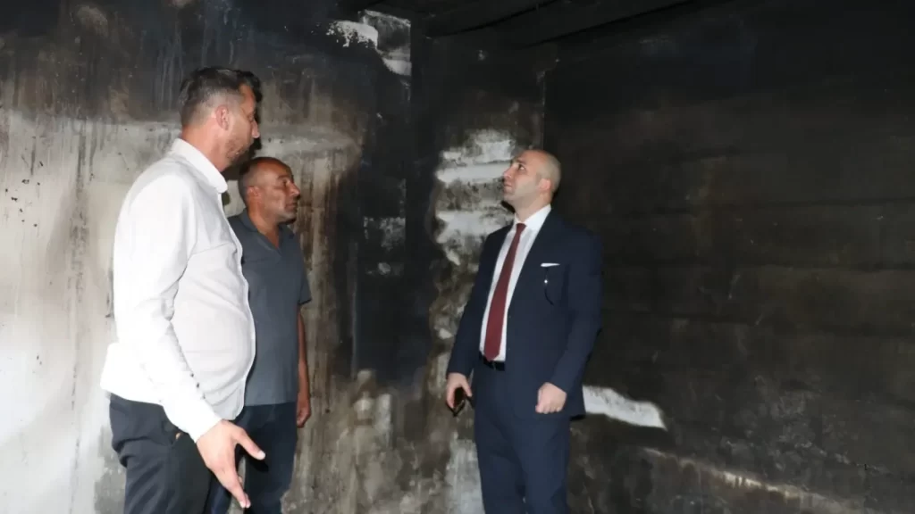 Ceylanpınar’da yangın sonrası hasar gören evde inceleme