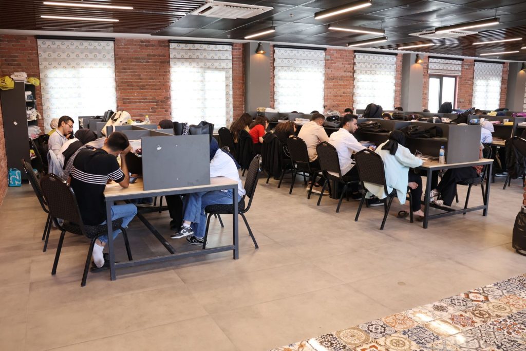 Haliliye’nin Kütüphaneleri Gençlerin Geleceğine Işık Tutuyor