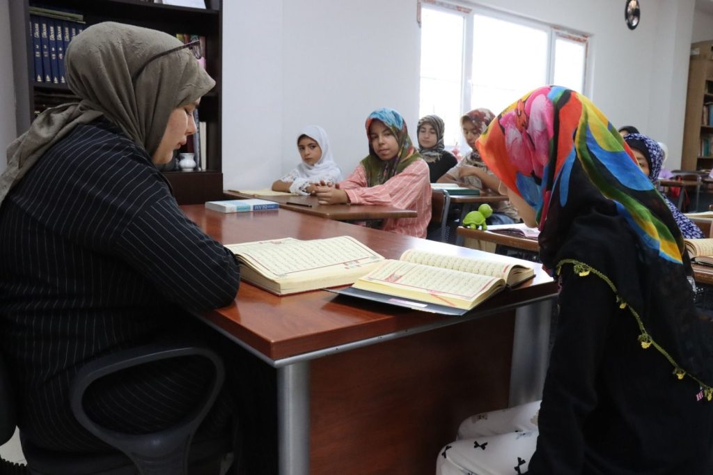 Şanlıurfa’da Çocuklar Yaz Tatilini Kur’an-ı Kerim Öğrenerek Değerlendiriyor