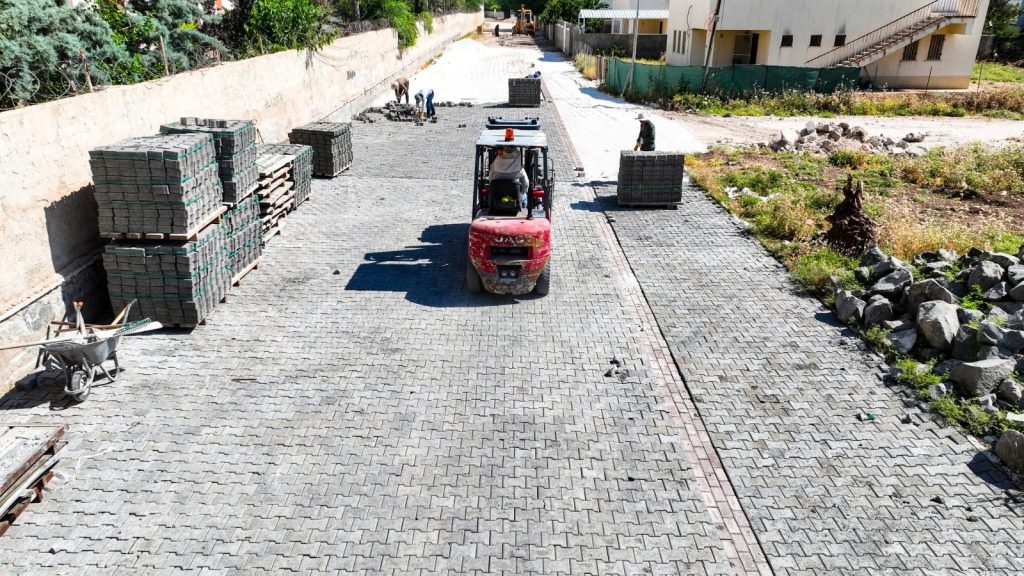 HARRAN’DA KIŞ ÖNCESİ ÜSTYAPI ATAĞI: İLÇE MERKEZİNDE PARKE TAŞI ÇALIŞMALARI TAMAMLANDI