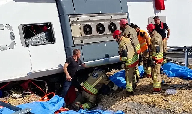 Tur otobüsü ile çekici çarpıştı! 11 ölü, 27 yaralı